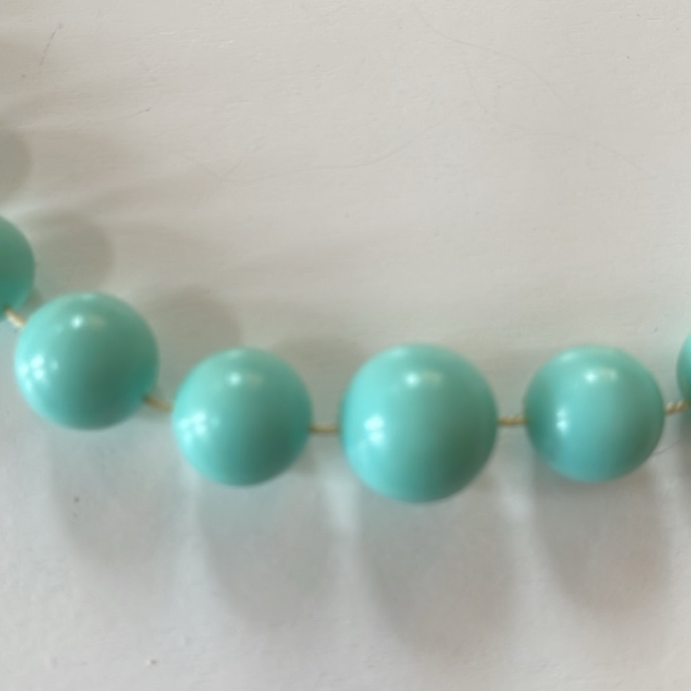 Vintage Resin Bead Neclace - Picture 3 of 4